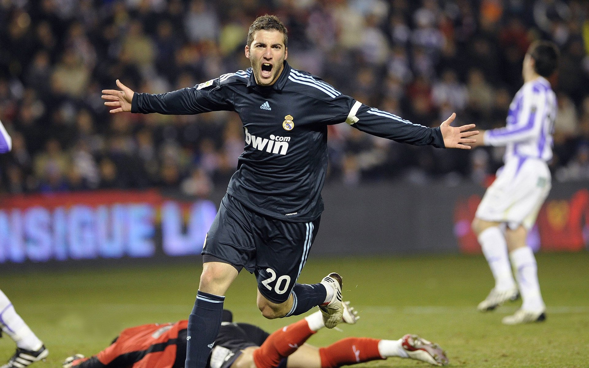 _多夫特带领奇才逆转战局_，多特莱万多夫斯基