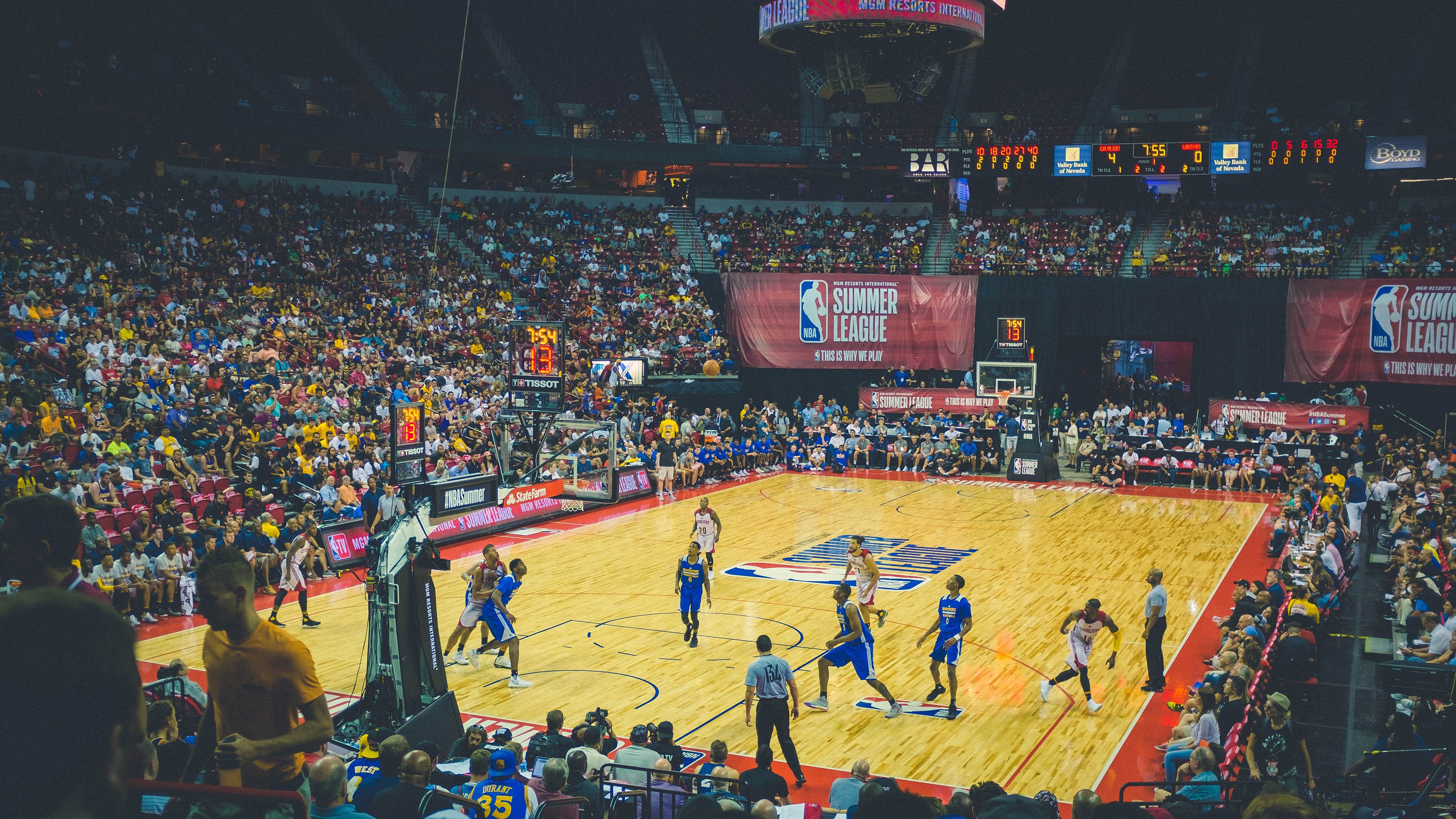 _极地极限跑：在白雪皑皑中奔跑_，极地雪地车