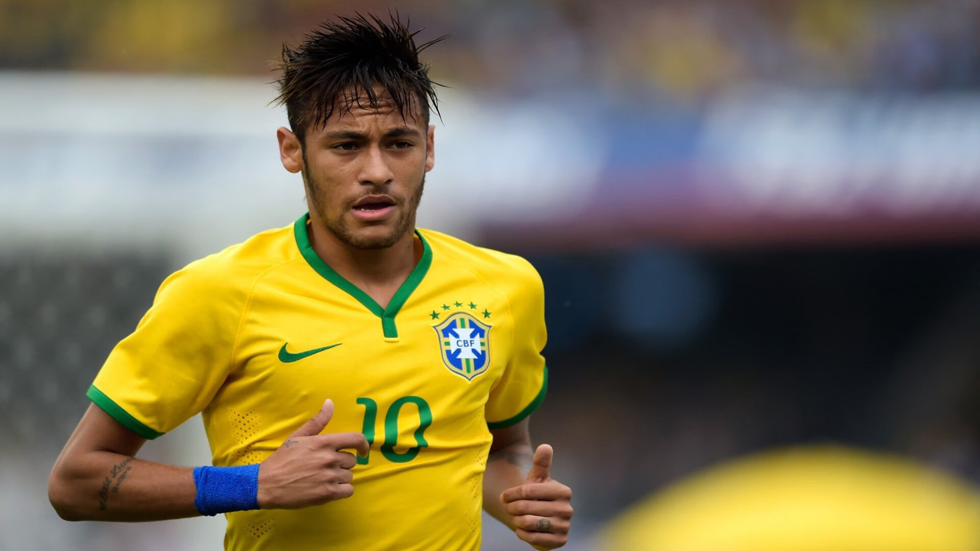 佩纳罗尔冲击联赛冠军，佩纳罗尔主场球衣